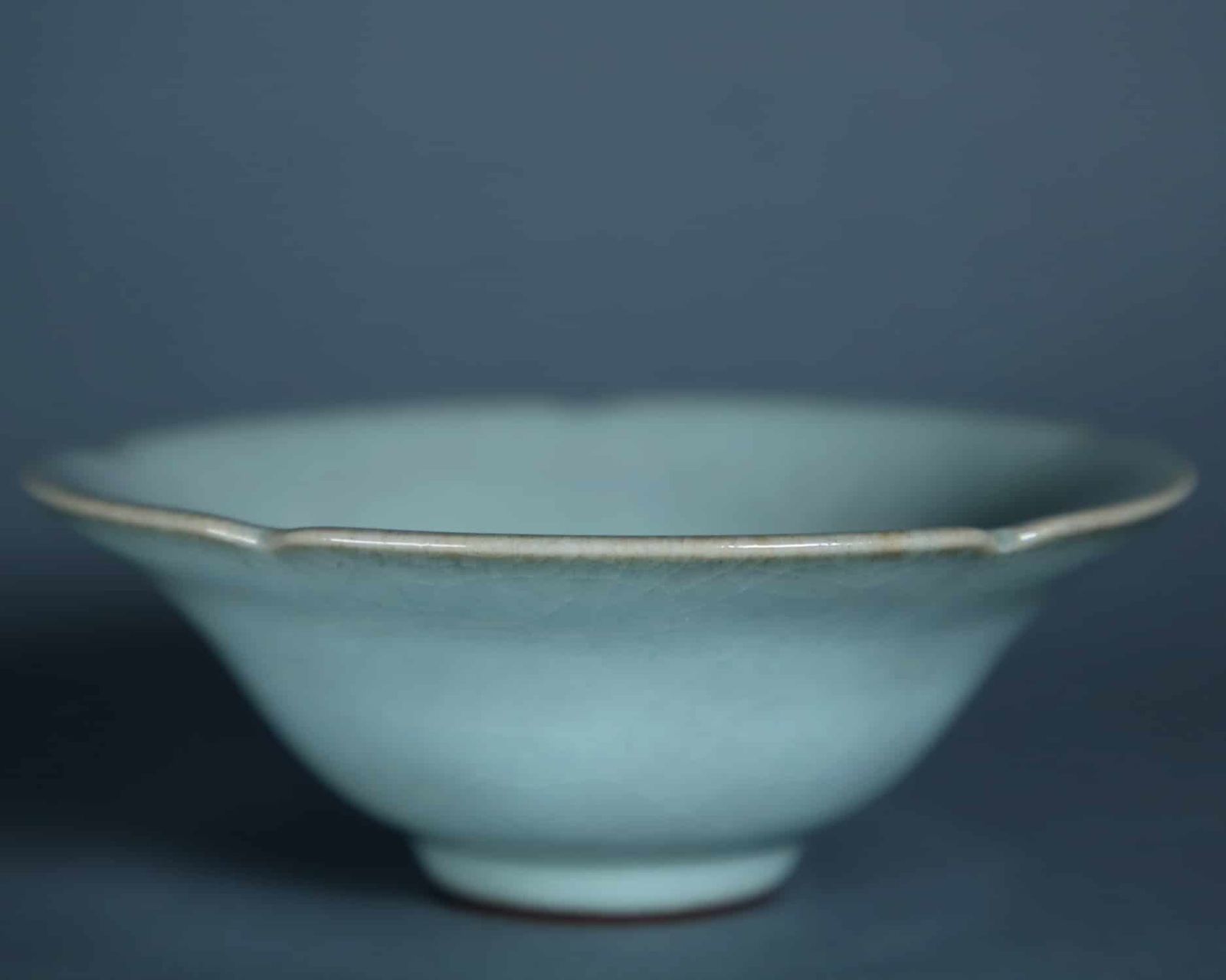 粉青葵口碗