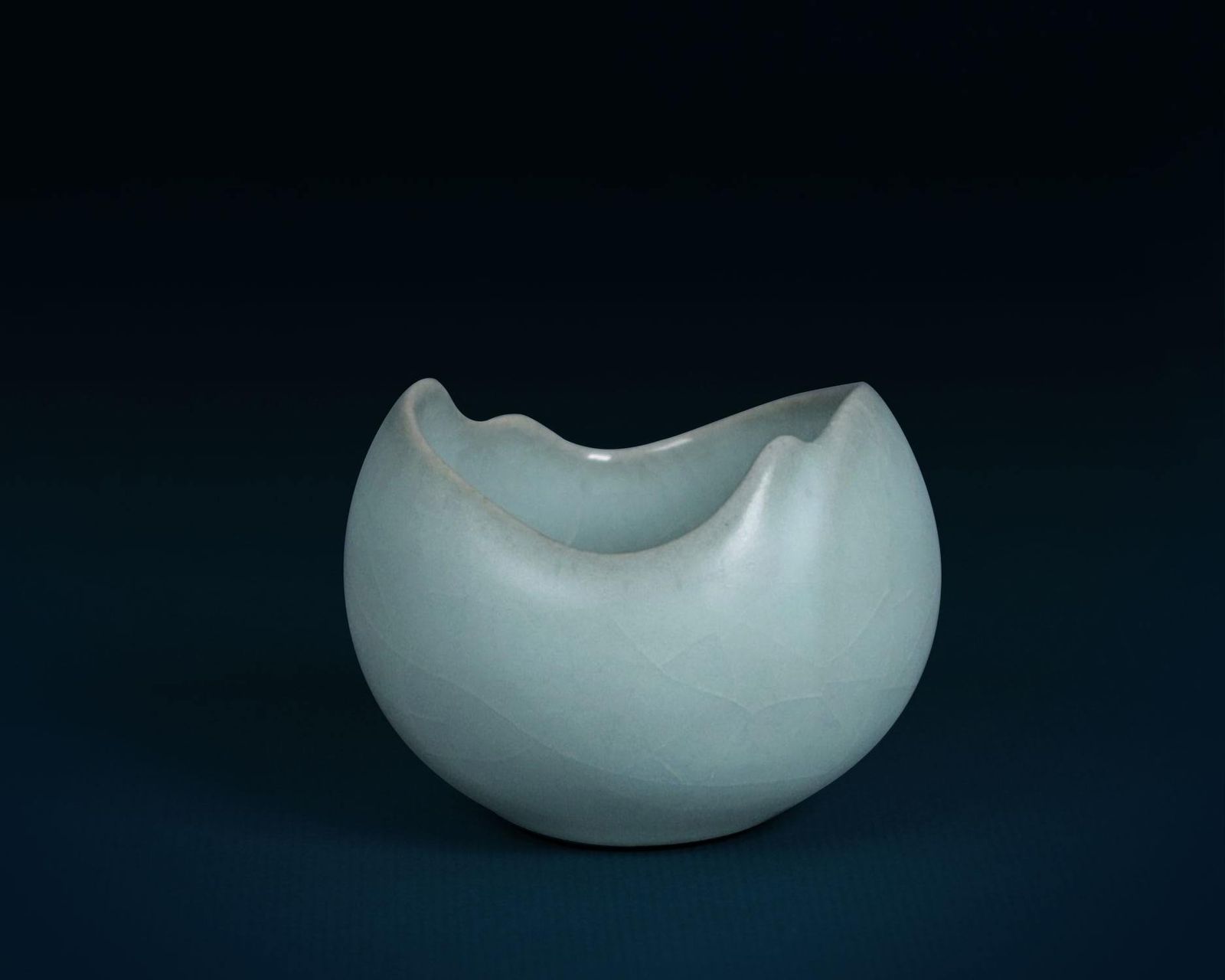 粉青曲紋小香器