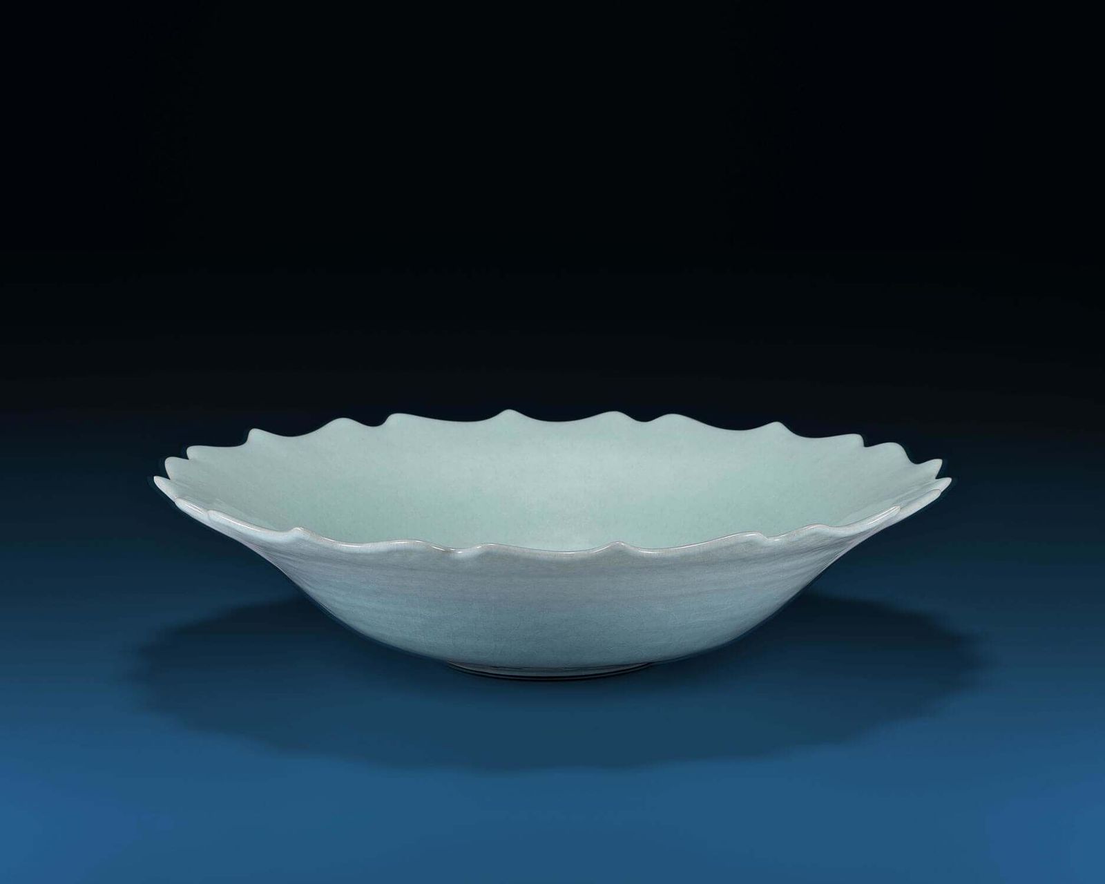 粉青菱花大盤