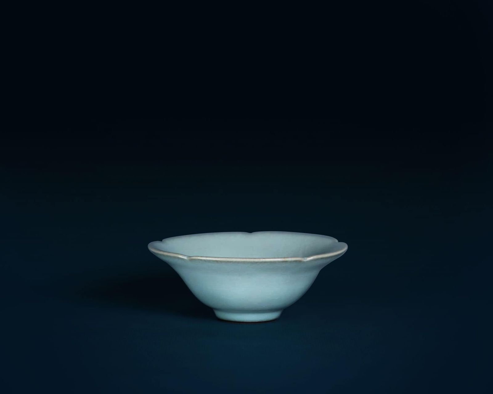 粉青葵口碗