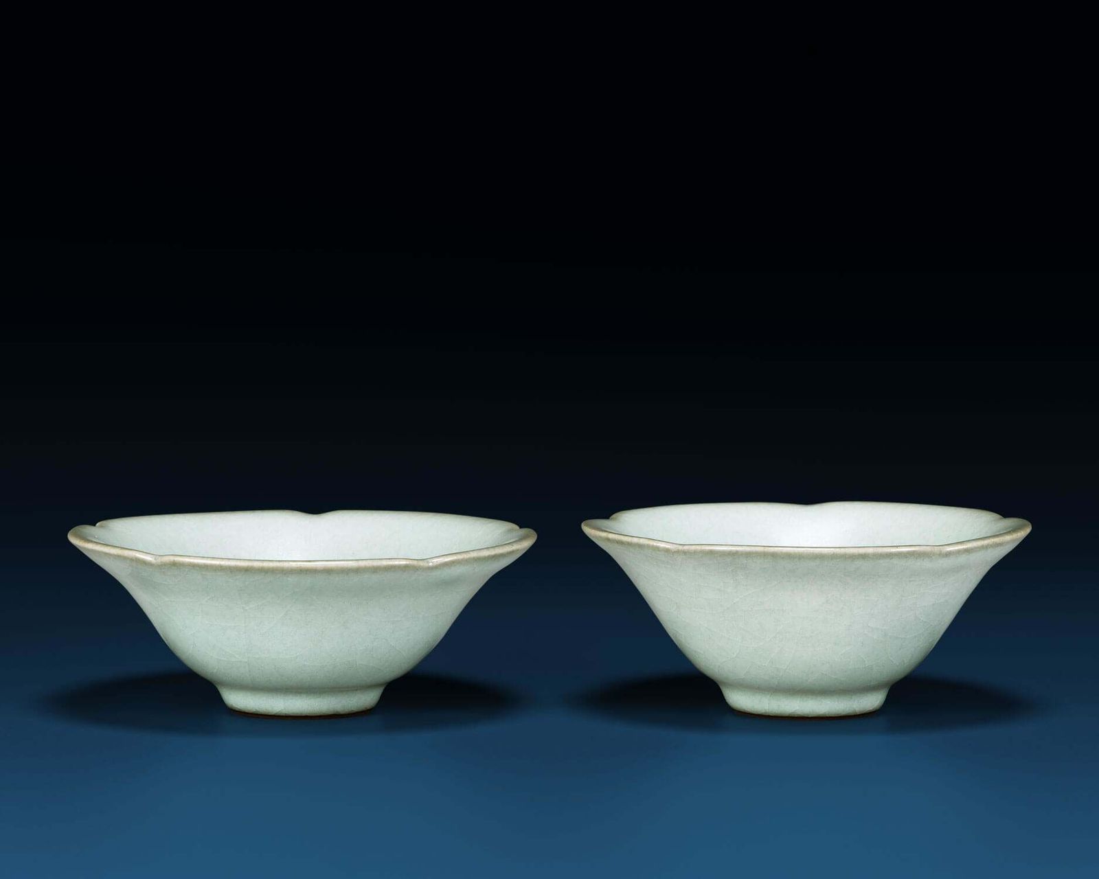 粉青葵口對碗 I