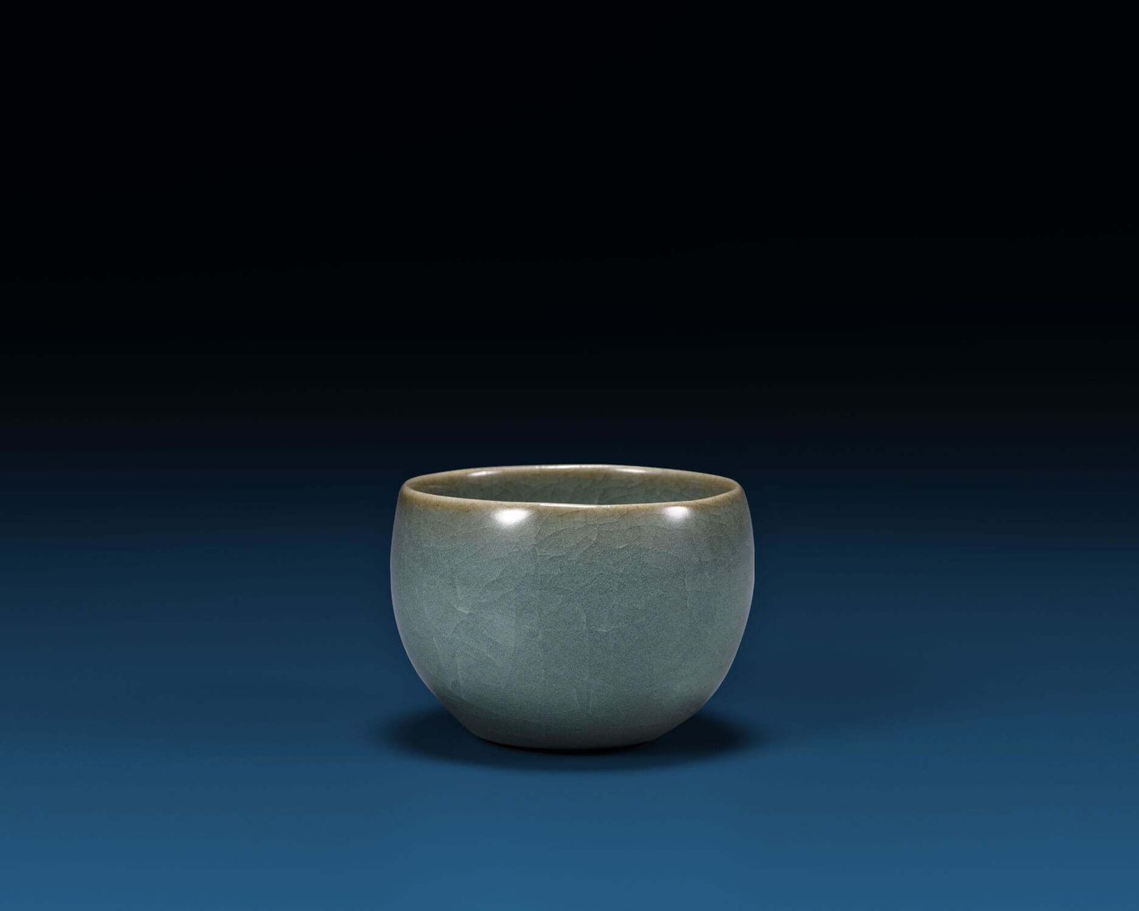 砧青圓潤小飲杯